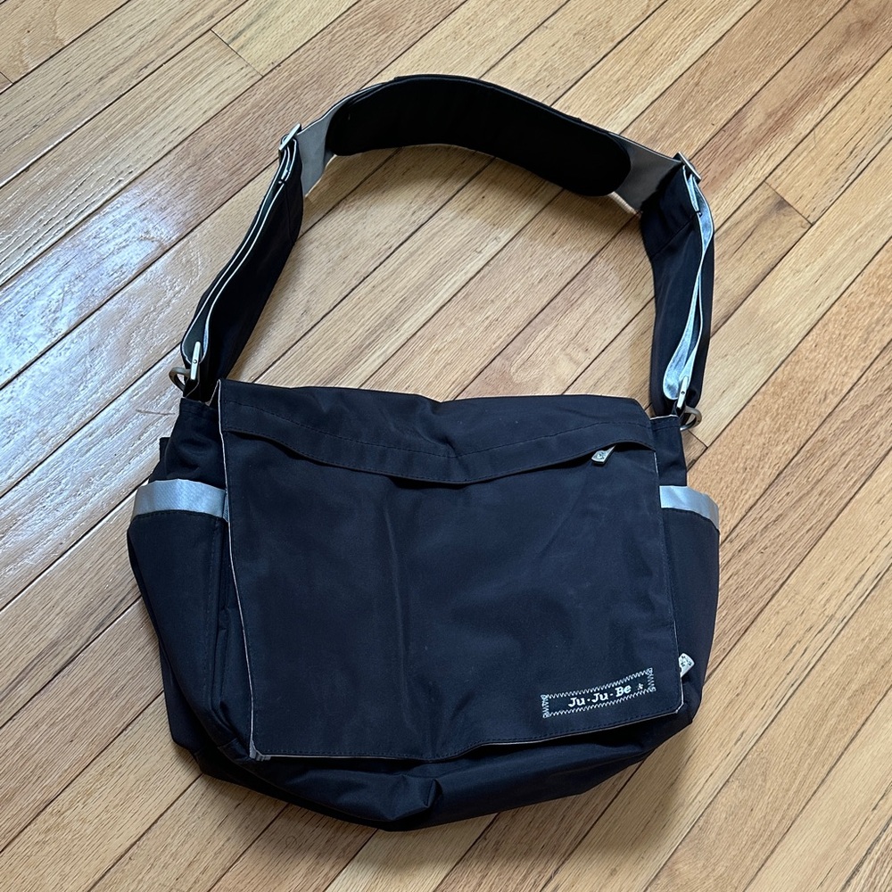Ju-Ju-Be Black and Gray Messenger Bag